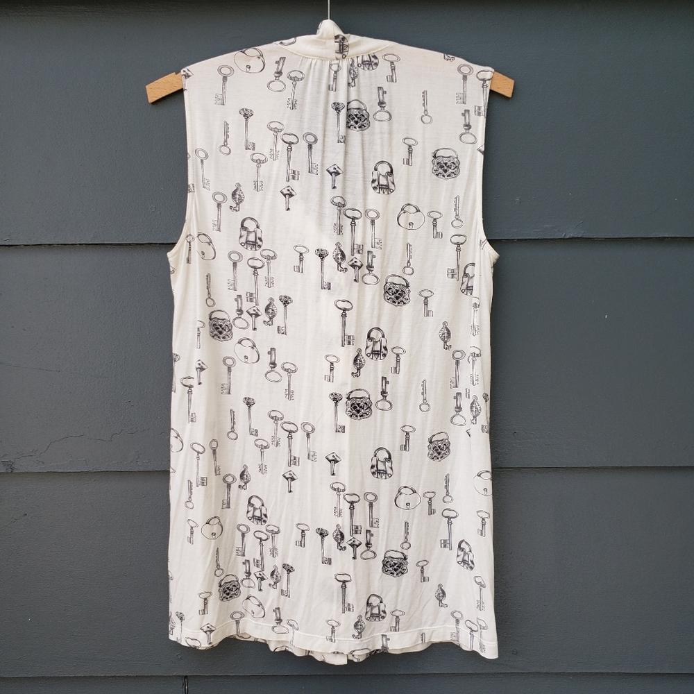 Cabi Keys Please Cream Print Bow Sleeveless Blouse - Picture 10 of 10